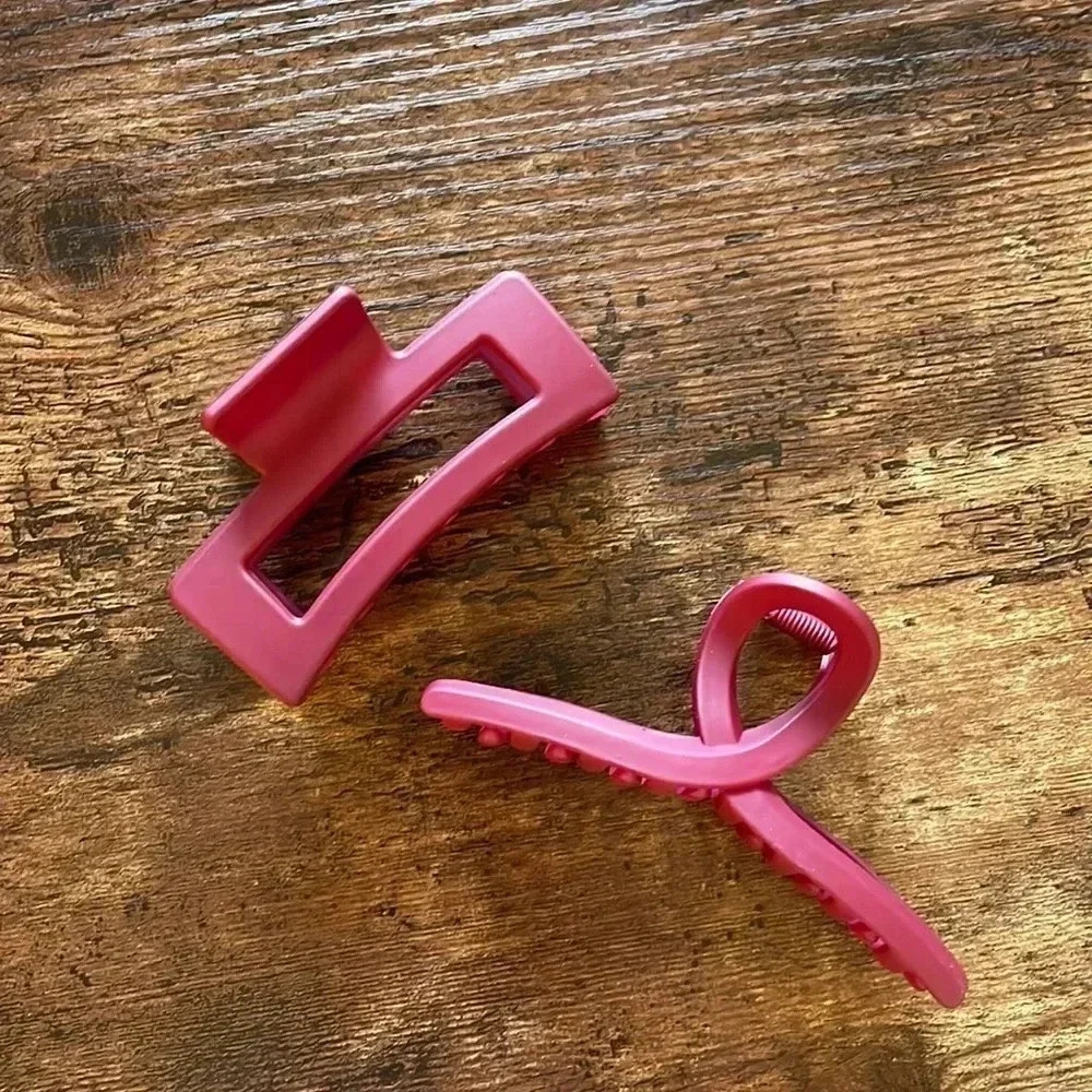❤️ NEW 2/$20 or 3/$25 Matte Dark Red Hair Claw Duo Pair